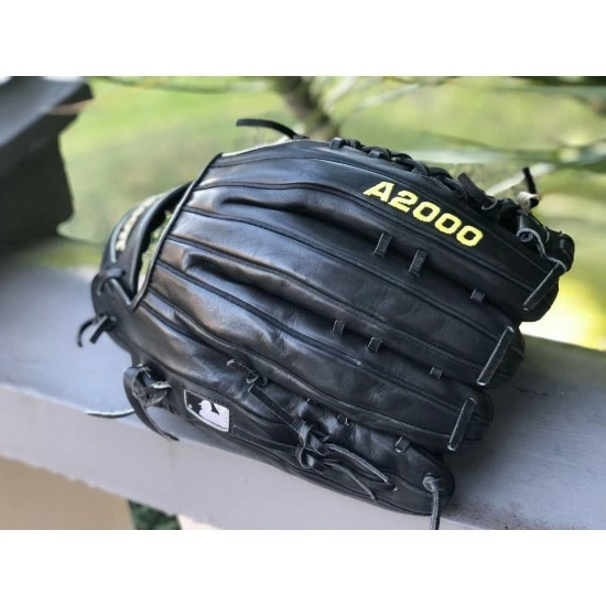 Wilson A2000 Baseball Glove - Image 4